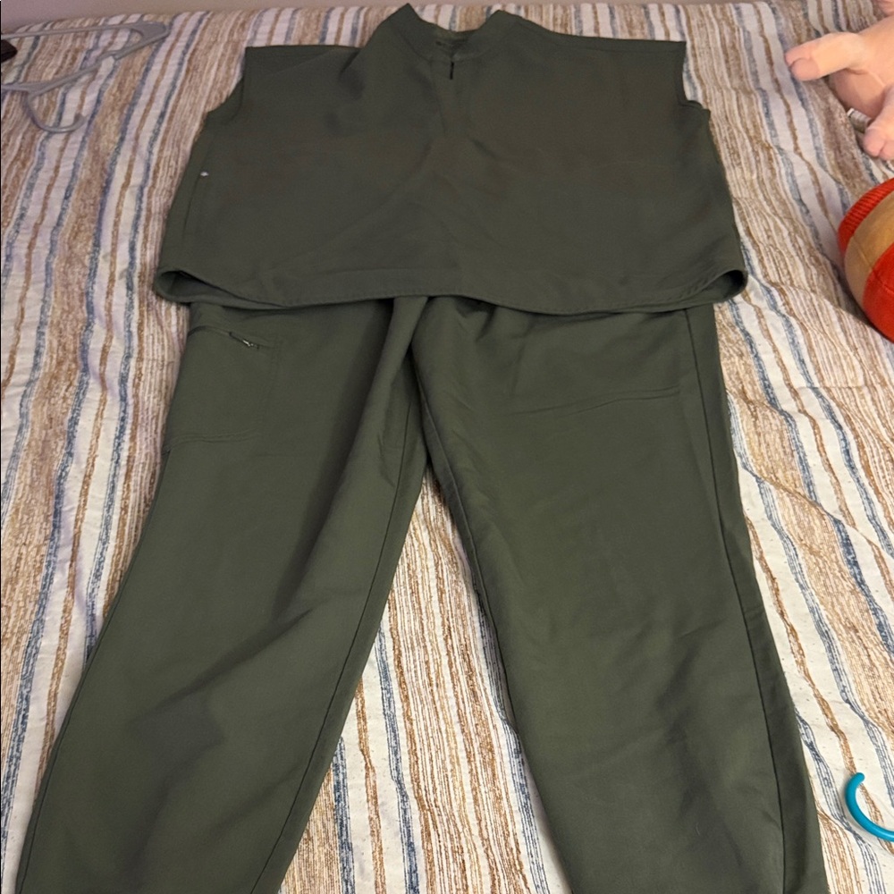 FIGS dark Green Sleeveless Top and Pants Set